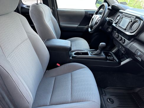 Used 2019 Toyota Tacoma image 12