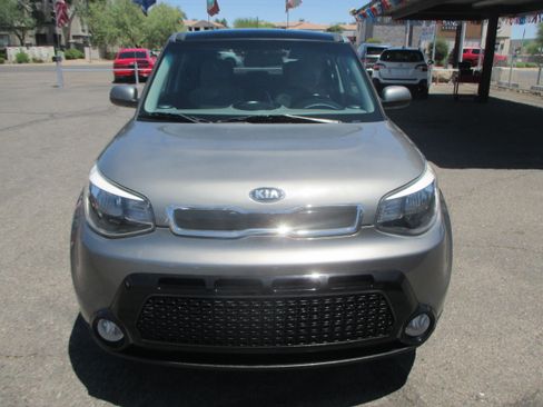 Used 2016 Kia Soul + FWD image 16