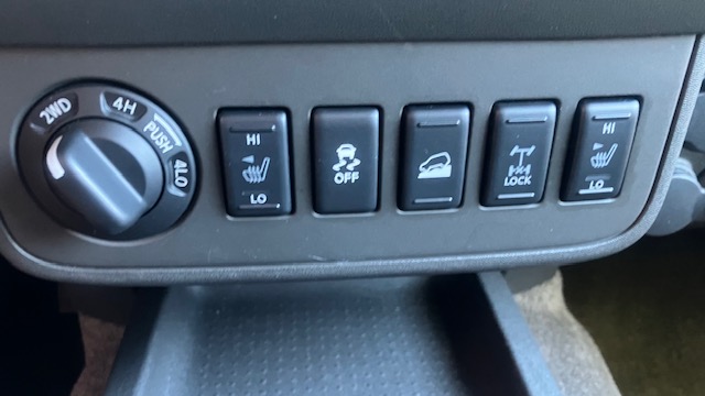 Used 2015 Nissan Xterra 4WD PRO-4X image 13