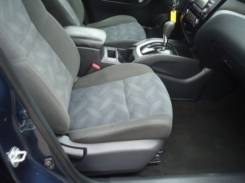 Used 2016 Nissan Rogue S image 9