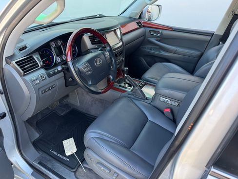 Used 2009 Lexus LX 570 image 15