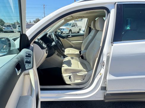 Used 2012 Volkswagen Tiguan FWD image 16