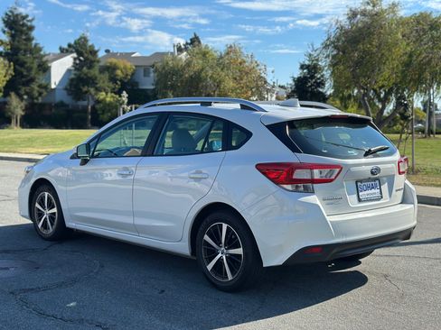 Used 2019 Subaru Impreza 2.0i Premium image 3