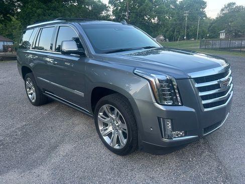 Used 2018 Cadillac Escalade 4WD Premium Luxury image 4