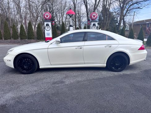 Used 2008 Mercedes-Benz CLS 550 image 9