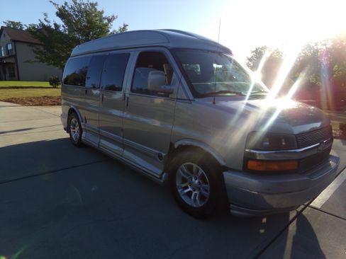 Used 2005 Chevrolet Express 1500 AWD Passenger image 7