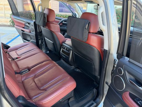 Used 2016 Lexus LX 570 image 33