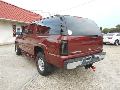 Used 2000 Chevrolet Suburban 2500 LT AWD/4WD image 5