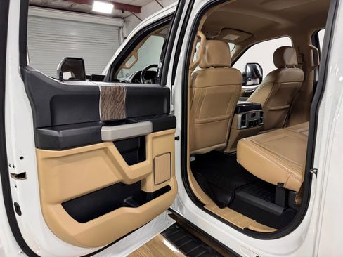 Used 2019 Ford F250 Lariat w/ Lariat Value Package image 15