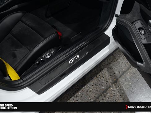 Used 2018 Porsche 911 GT3 image 21