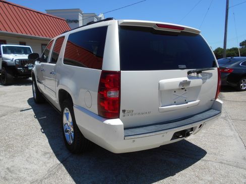 Used 2011 Chevrolet Suburban 4WD LTZ image 6
