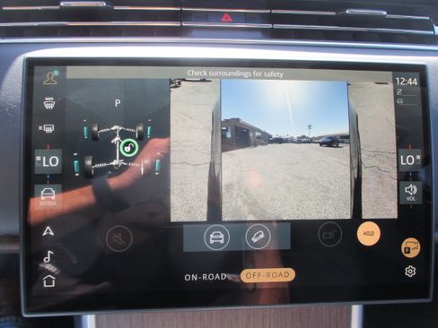 Used 2025 Land Rover Range Rover Long Wheelbase SE image 13