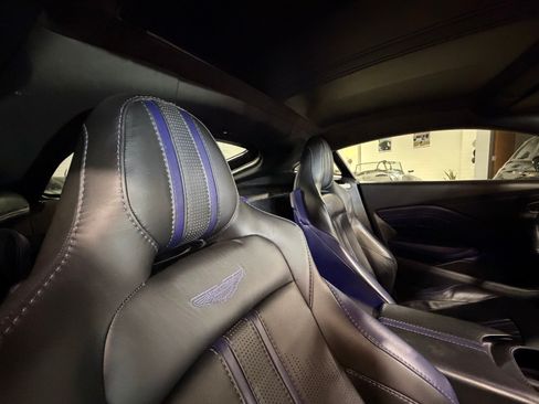 Used 2019 Aston Martin V8 Vantage Coupe RWD image 4