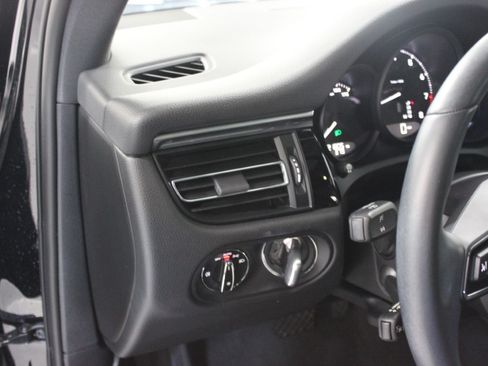 Used 2023 Porsche Macan UNAVAIL AWD/4WD image 18