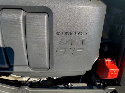 Used 2012 GMC Acadia SLE image 23