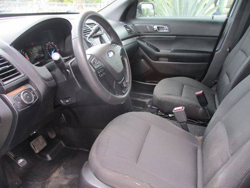 Used 2016 Ford Explorer image 4
