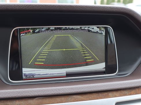 Used 2014 Mercedes-Benz E 350 4MATIC Sport image 28