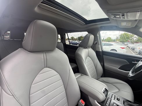 Used 2022 Toyota Highlander XLE image 20