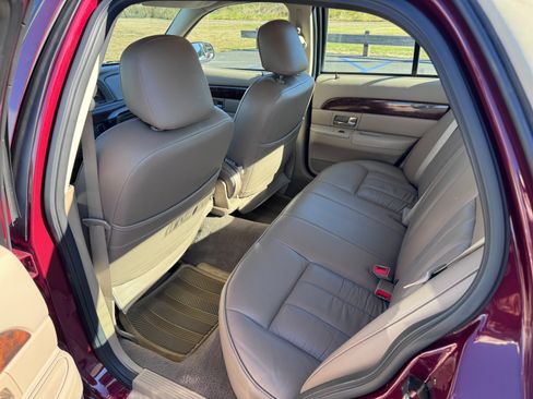 Used 2005 Mercury Grand Marquis GS image 10