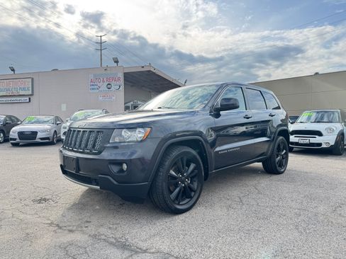Used 2012 Jeep Grand Cherokee Altitude image 2
