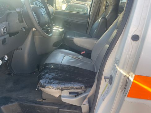 Used 2006 Ford E-350 and Econoline 350 image 10