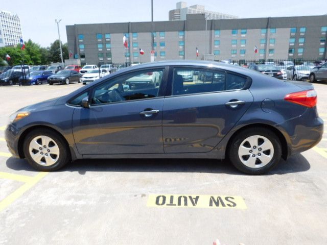 Used 2016 Kia Forte LX Sedan FWD image 5