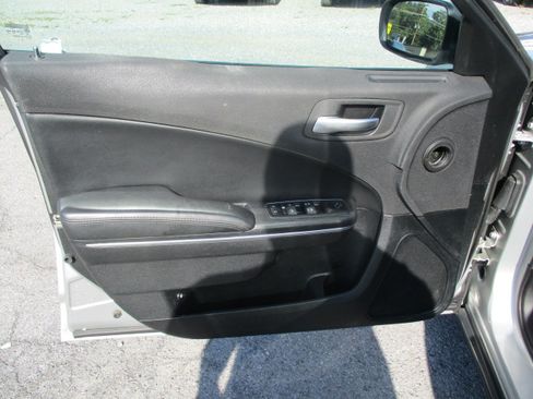 Used 2016 Dodge Charger SE image 19