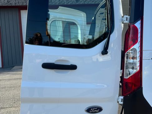 Used 2023 Ford Transit Connect XL image 14