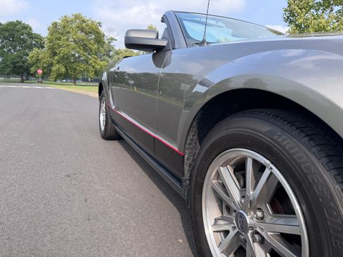 Used 2005 Ford Mustang Premium image 21