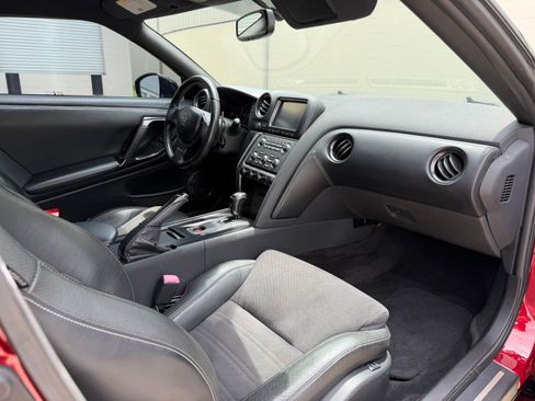 Used 2015 Nissan GT-R Premium AWD/4WD image 42