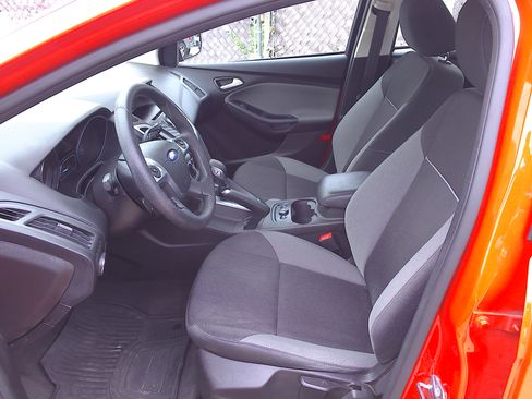 Used 2014 Ford Focus SE Sedan FWD image 7
