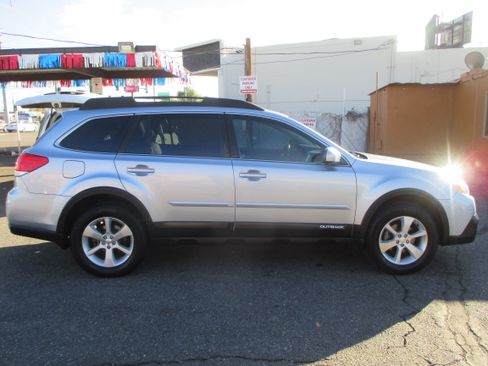 Used 2014 Subaru Outback 2.5i Limited image 2