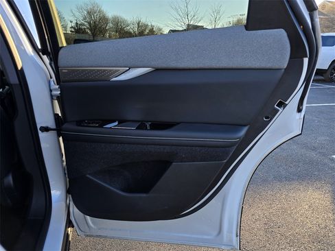 Used 2025 Cadillac Optiq Sport 2 image 30