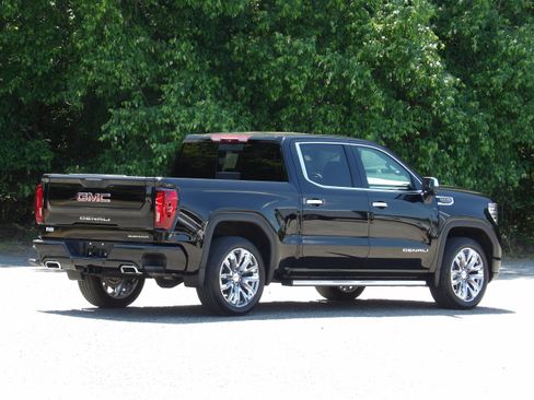 Used 2024 GMC Sierra 1500 Denali image 9
