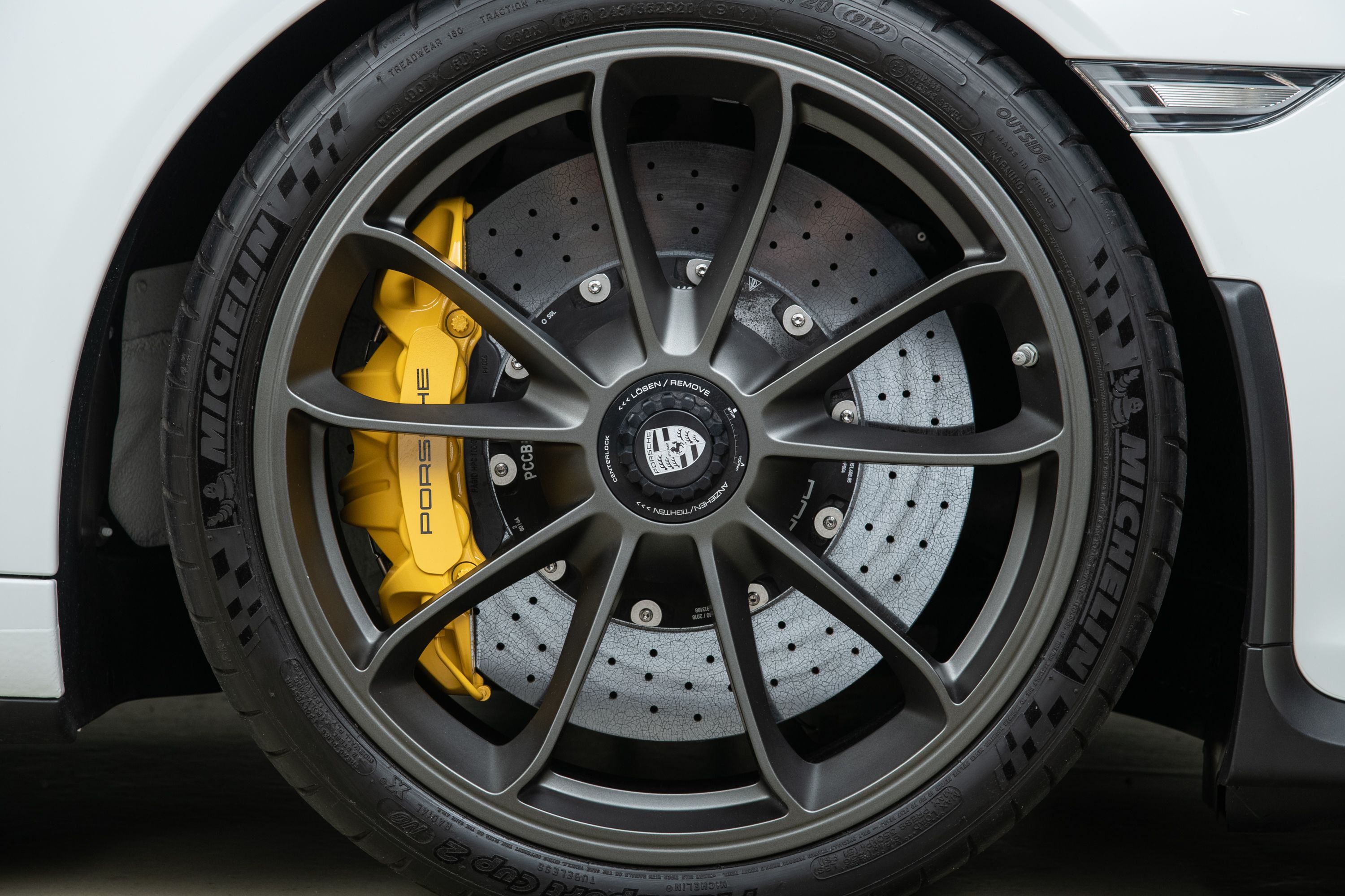 Used 2016 Porsche 911 R RWD image 59