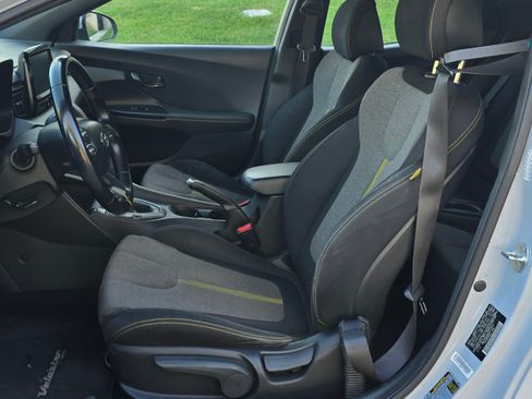 Used 2019 Hyundai Veloster FWD image 24