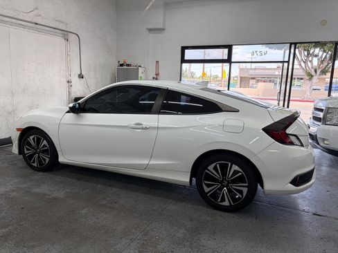 Used 2017 Honda Civic EX-T Coupe image 3