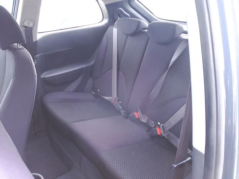 Used 2010 Hyundai Accent GS image 8