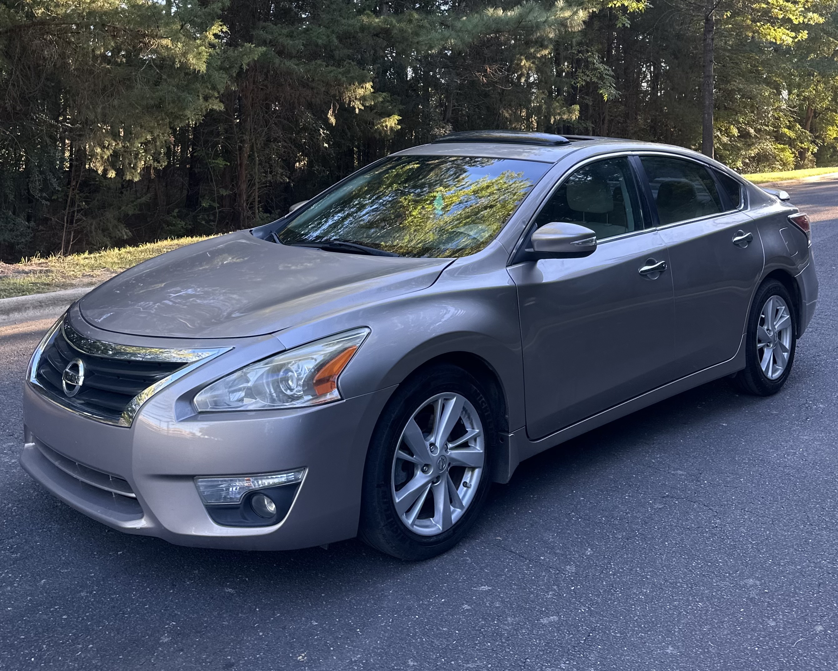 Used 2015 Nissan Altima SV FWD image 5