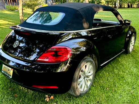 Used 2013 Volkswagen Beetle TDI Convertible FWD image 11