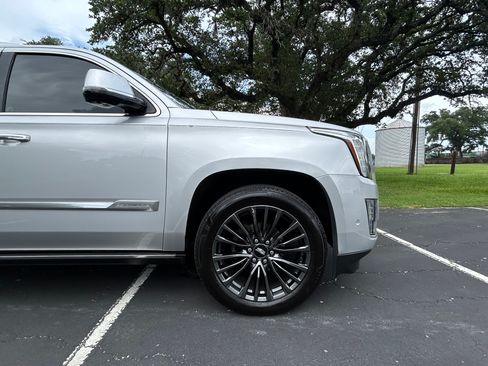 Used 2017 Cadillac Escalade 2WD Platinum image 21