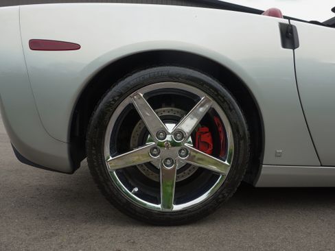 Used 2006 Chevrolet Corvette Convertible RWD image 11