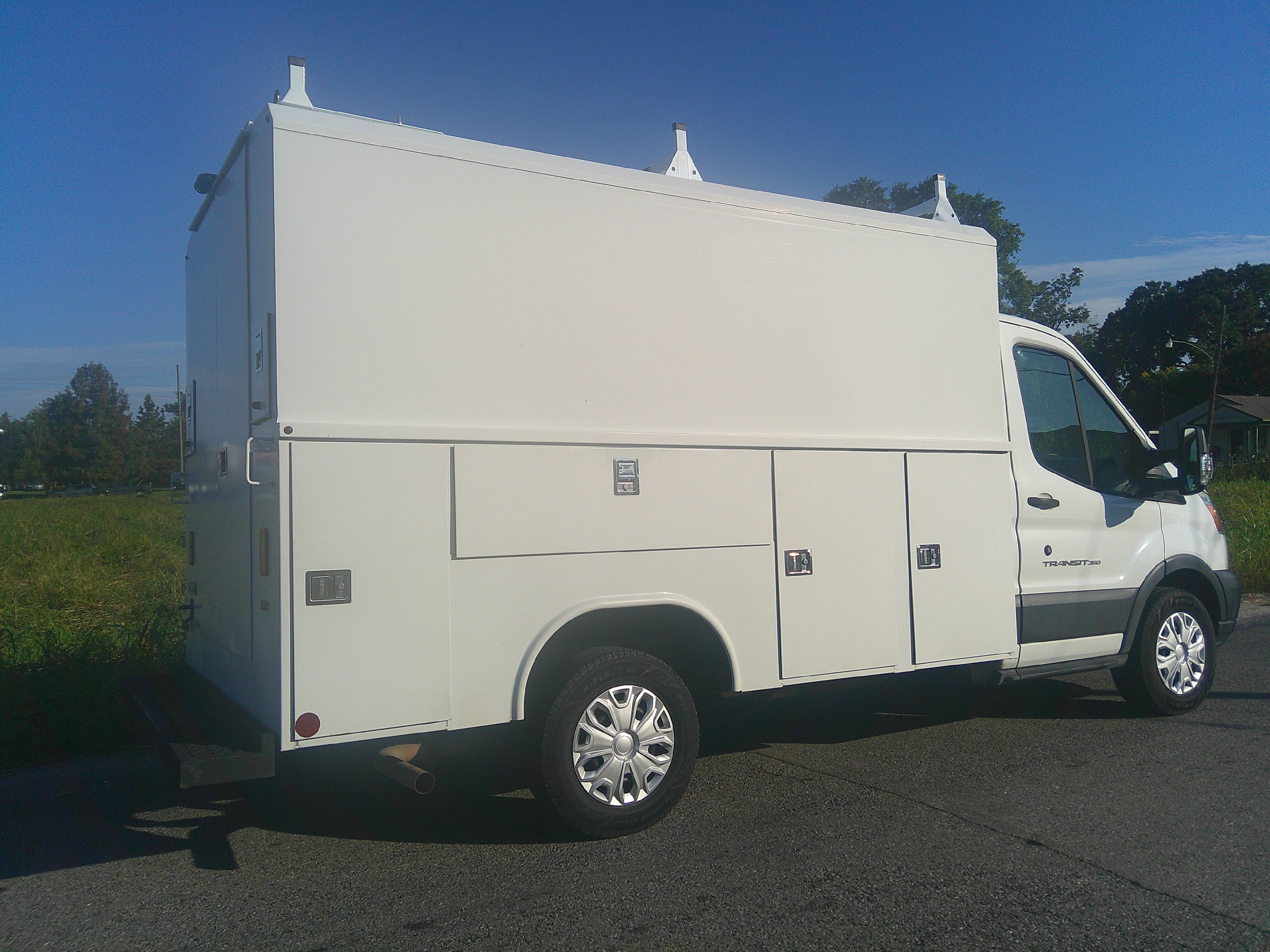 Used 2019 Ford Transit 350 138 RWD image 1