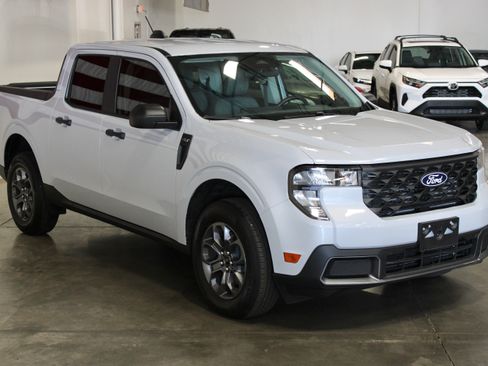 Used 2025 Ford Maverick XLT image 2