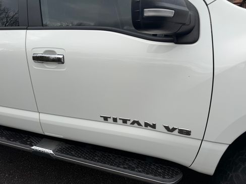 Used 2018 Nissan Titan SV image 49