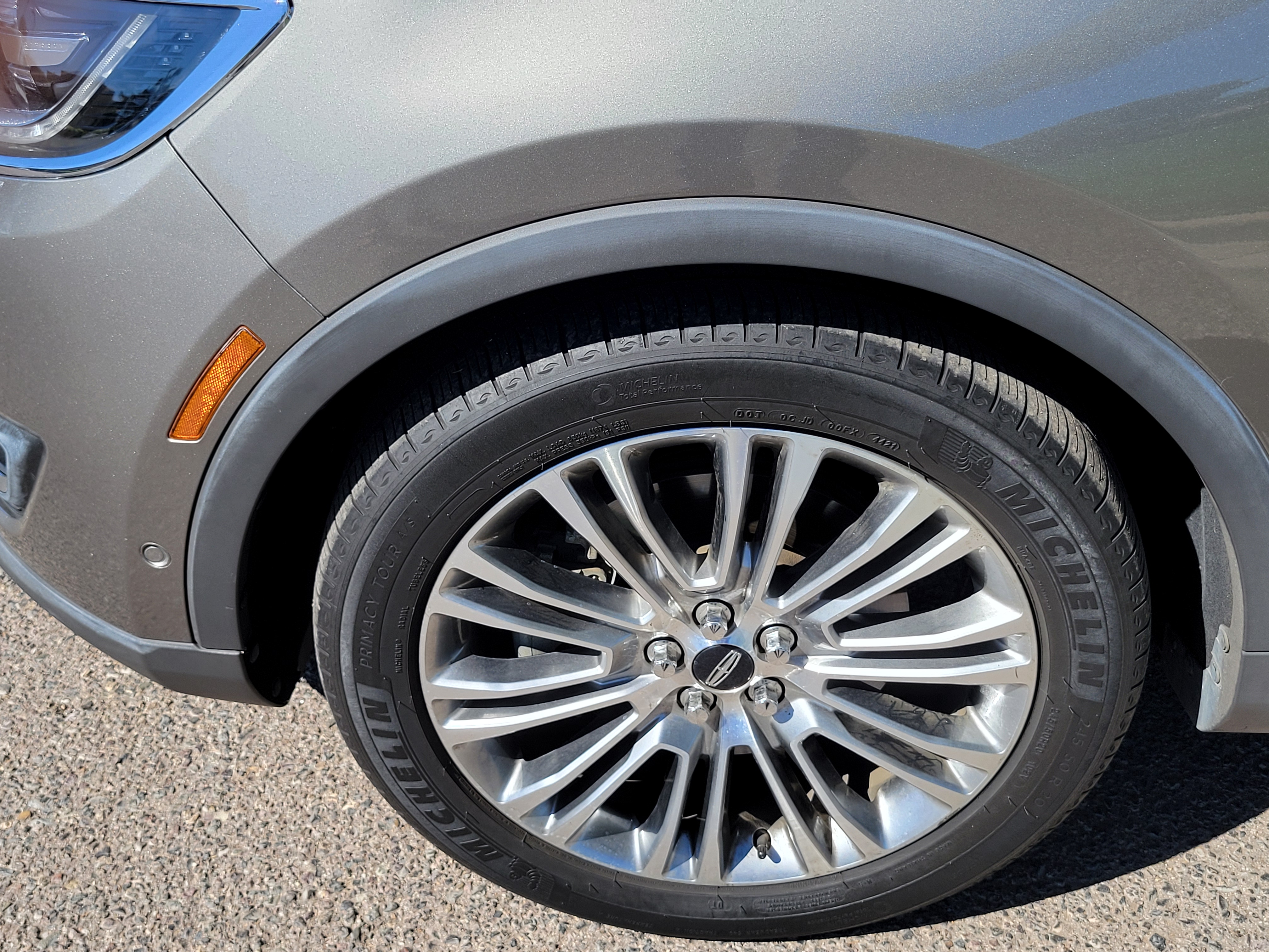 Used 2017 Lincoln MKX FWD Reserve image 11