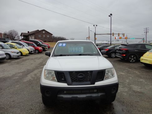 Used 2009 Nissan Frontier image 2