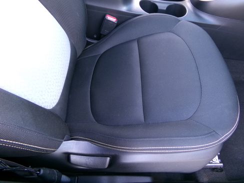 Used 2014 Kia Soul + FWD image 12