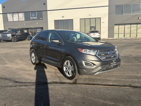 Used 2018 Ford Edge Titanium image 3