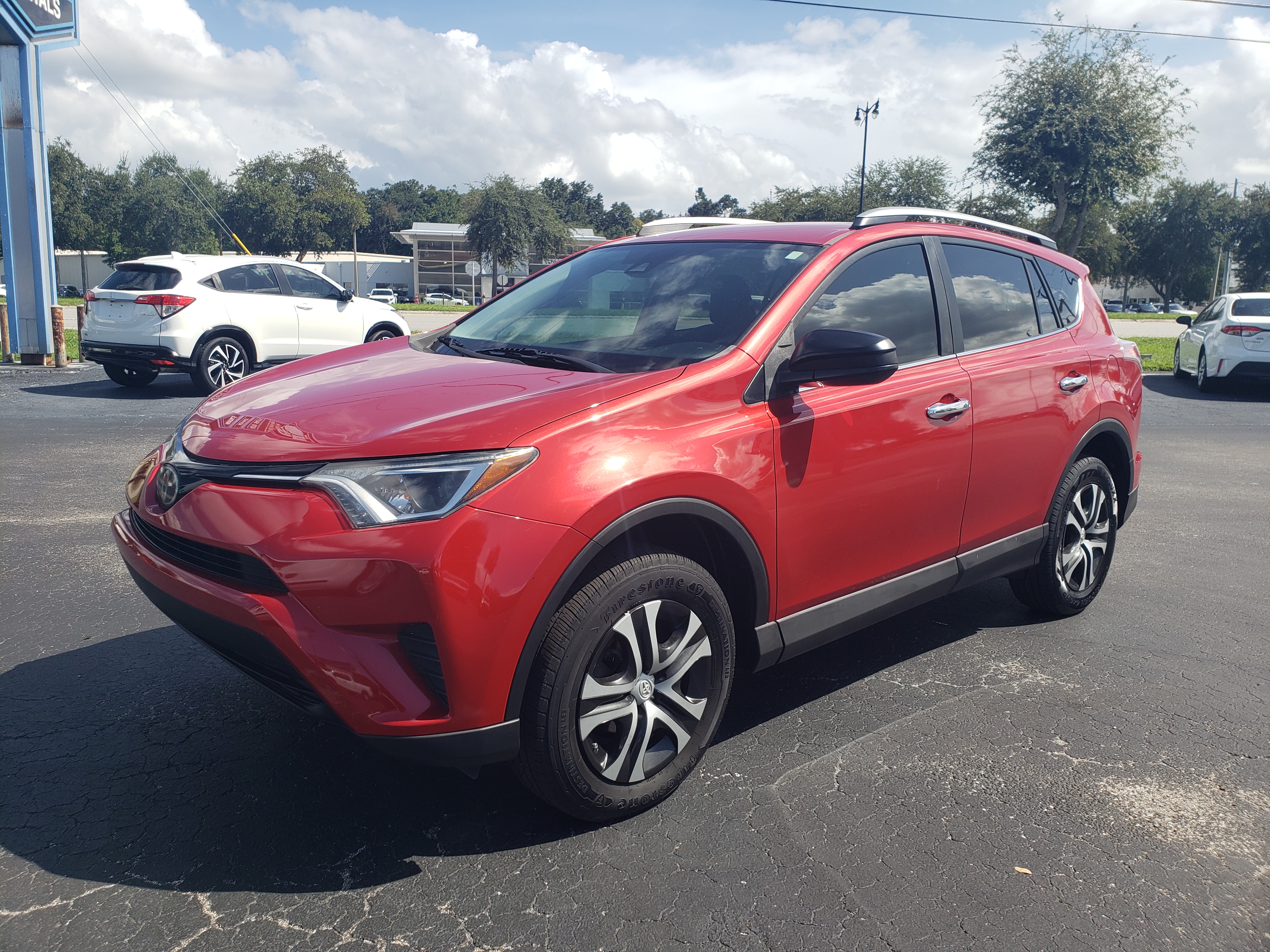 Used 2017 Toyota RAV4 FWD LE image 1